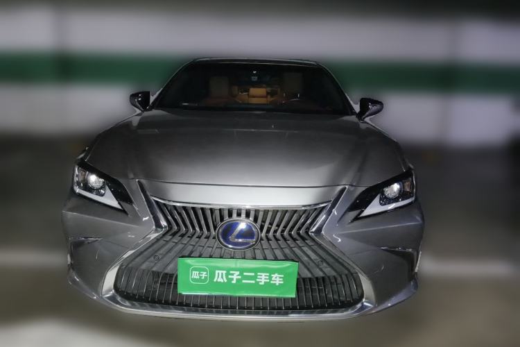 Used Lexus ES 2020 300h Premier Edition Front