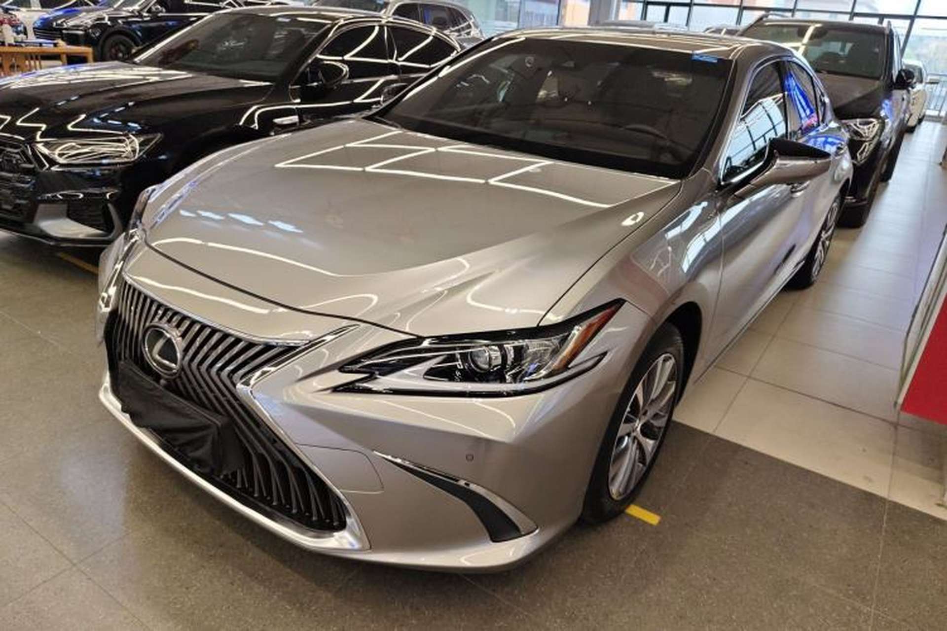 Used Lexus ES 2020 200 Excellence Edition Front Left 45 Deg