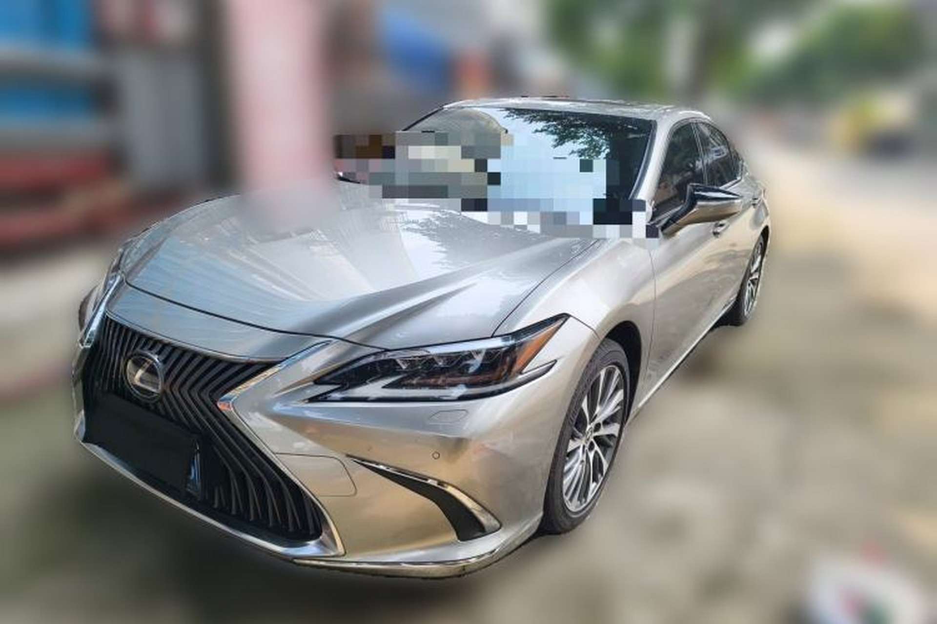 Used Lexus ES 2020 300h Deluxe Edition Front Left 45 Deg