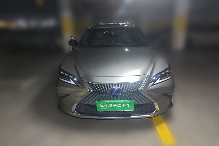Used Lexus ES 2020 300h Deluxe Edition Front