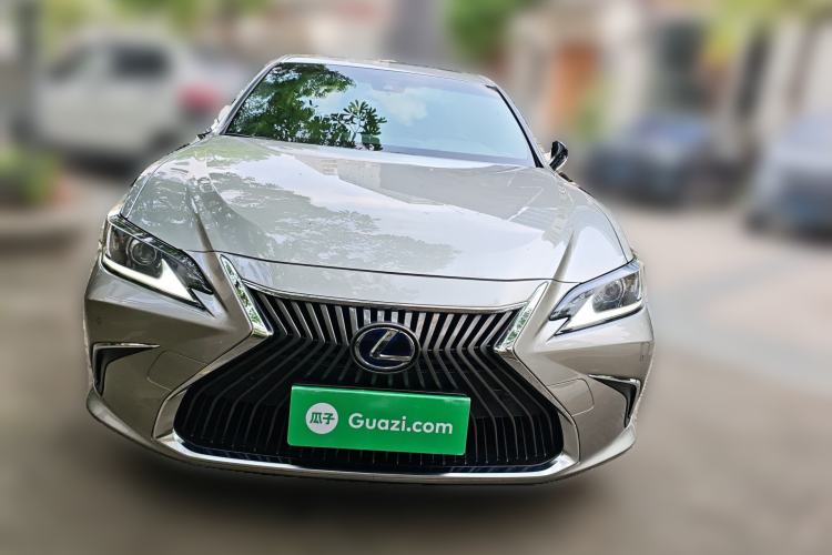 Used Lexus ES 2020 300h Premier Edition Front