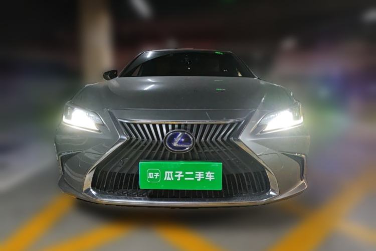 Used Lexus ES 2020 300h Premier Edition Front