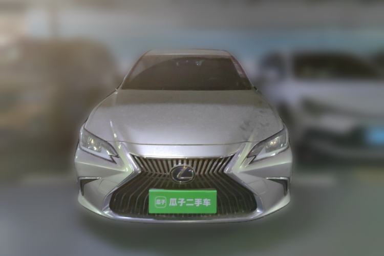 Used Lexus ES 2020 300h Premier Edition Front
