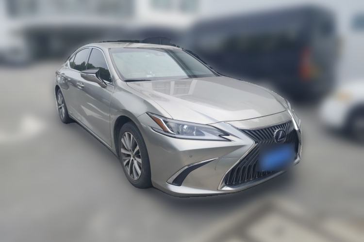 Used Lexus ES 2020 300h Premier Edition Front Right 45 Deg