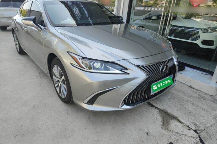 Used Lexus ES 2020 200 Excellence Edition Front Right 45 Deg