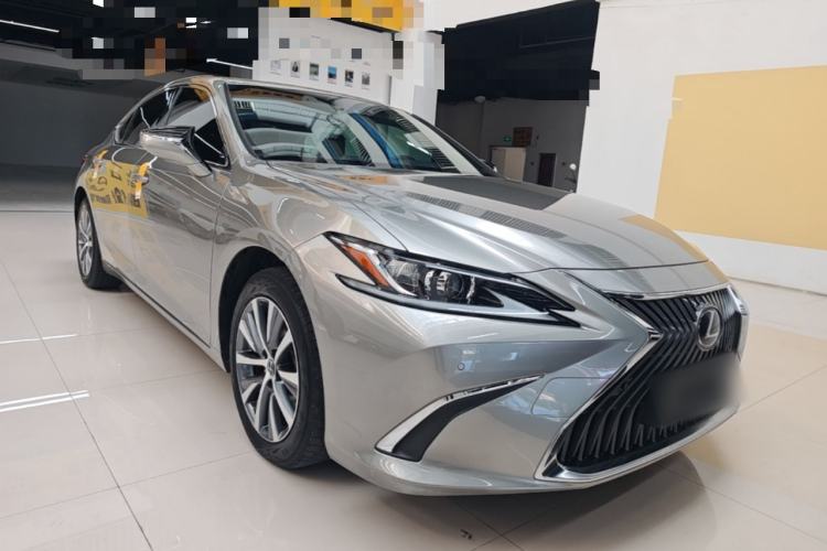 Used Lexus ES 2020 200 Excellence Edition Front Right 45 Deg