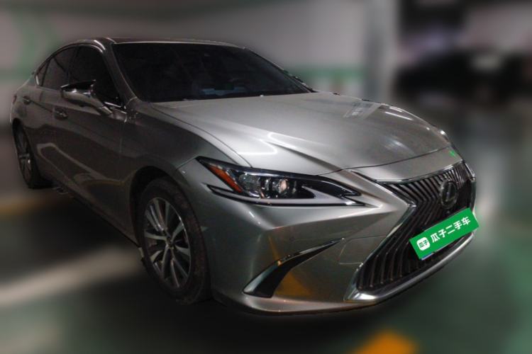 Used Lexus ES 2020 260 Excellence Edition Front Right 45 Deg