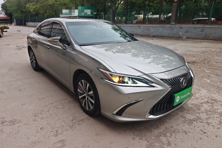 Used Lexus ES 2020 200 Excellence Edition Front Right 45 Deg