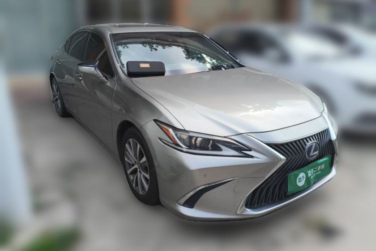 Used Lexus ES 2020 300h Premier Edition Front Right 45 Deg