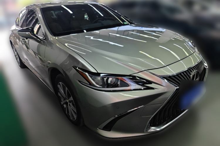 Used Lexus ES 2020 200 Excellence Edition Front Right 45 Deg