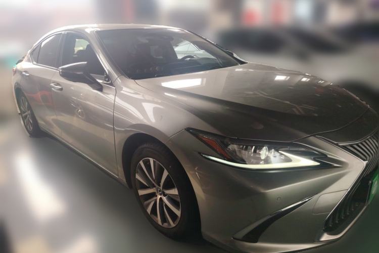 Used Lexus ES 2020 200 Excellence Edition Front Right 45 Deg