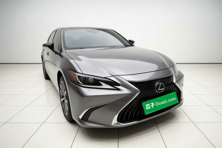 Used Lexus ES 2020 200 Excellence Edition Front Right 45 Deg
