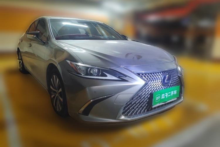 Used Lexus ES 2020 300h Premier Edition Front Right 45 Deg