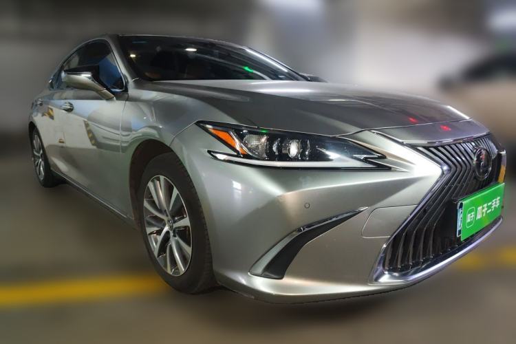 Used Lexus ES 2020 200 Excellence Edition Front Right 45 Deg