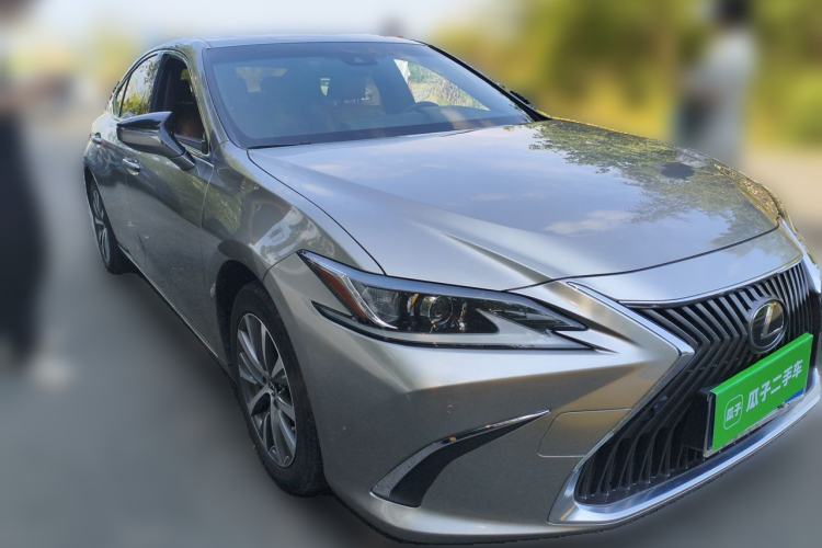 Used Lexus ES 2020 200 Excellence Edition Front Right 45 Deg
