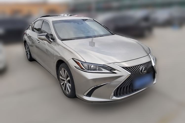 Used Lexus ES 2020 200 Excellence Edition Front Right 45 Deg