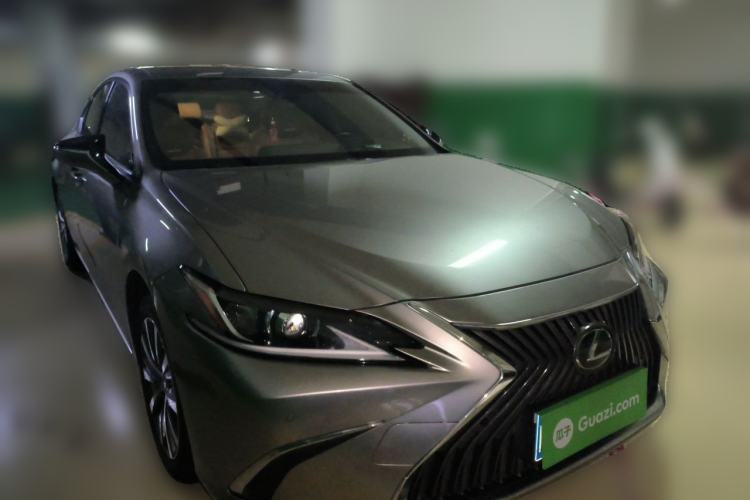 Used Lexus ES 2020 200 Excellence Edition Front Right 45 Deg