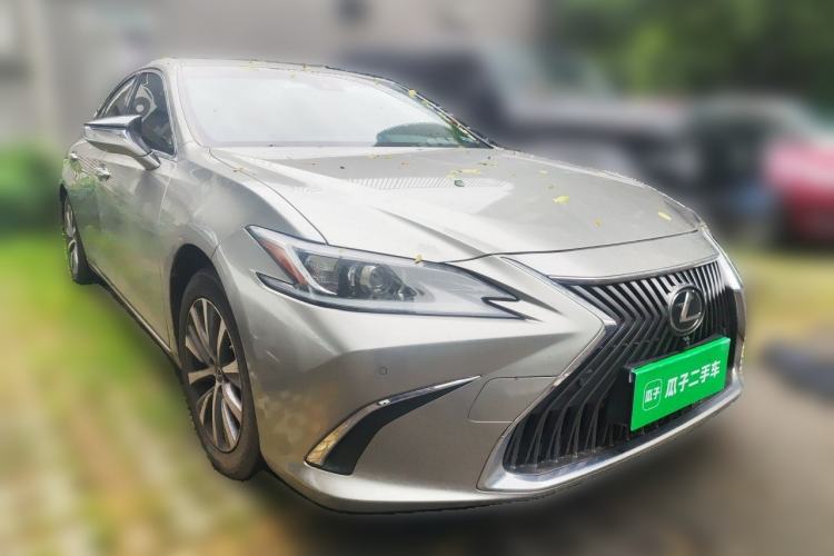 Used Lexus ES 2020 200 Excellence Edition Front Right 45 Deg