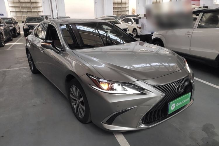 Used Lexus ES 2020 200 Excellence Edition Front Right 45 Deg