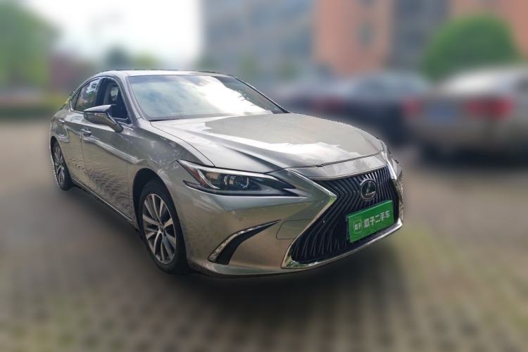 Used Lexus ES 2020 200 Excellence Edition Front Right 45 Deg