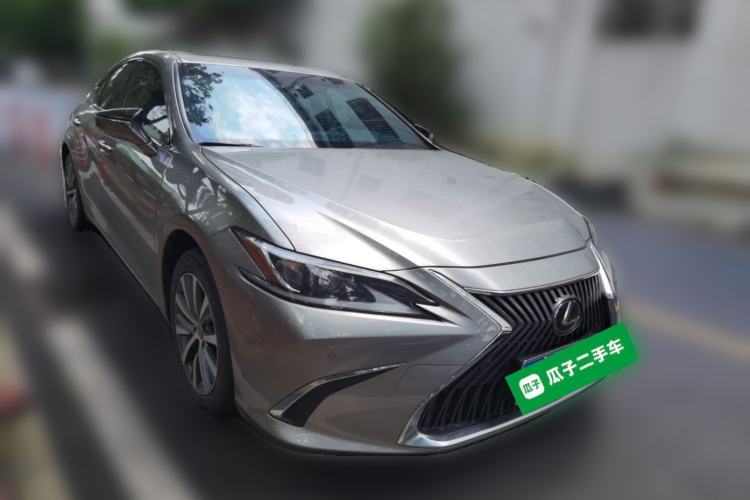 Used Lexus ES 2020 200 Excellence Edition Front Right 45 Deg