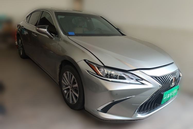 Used Lexus ES 2020 200 Excellence Edition Front Right 45 Deg