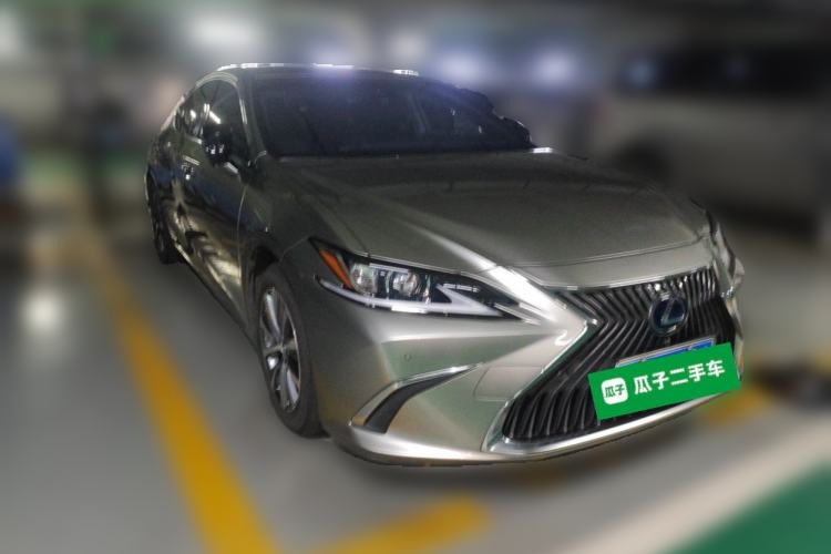Used Lexus ES 2020 300h Premier Edition Front Right 45 Deg