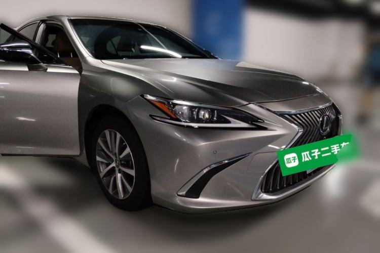 Used Lexus ES 2020 200 Excellence Edition Front Right 45 Deg