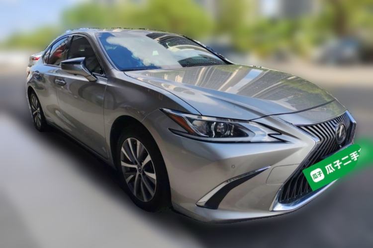 Used Lexus ES 2020 200 Excellence Edition Front Right 45 Deg