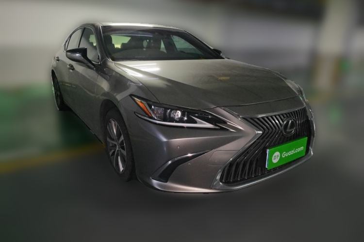 Used Lexus ES 2020 200 Excellence Edition Front Right 45 Deg