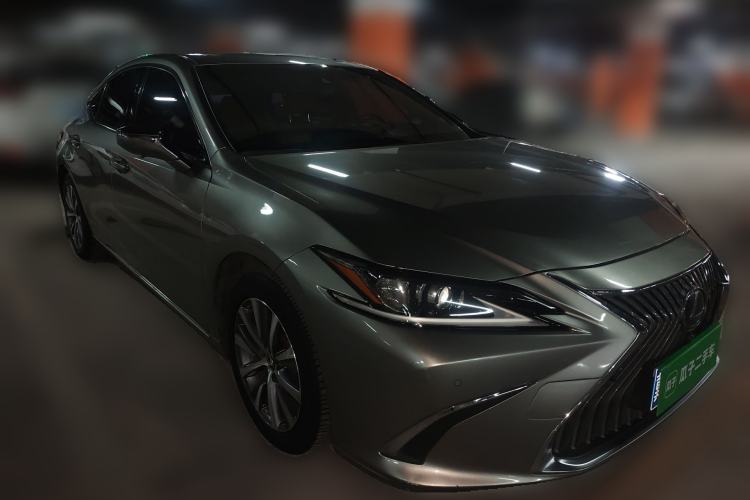 Used Lexus ES 2020 200 Excellence Edition Front Right 45 Deg