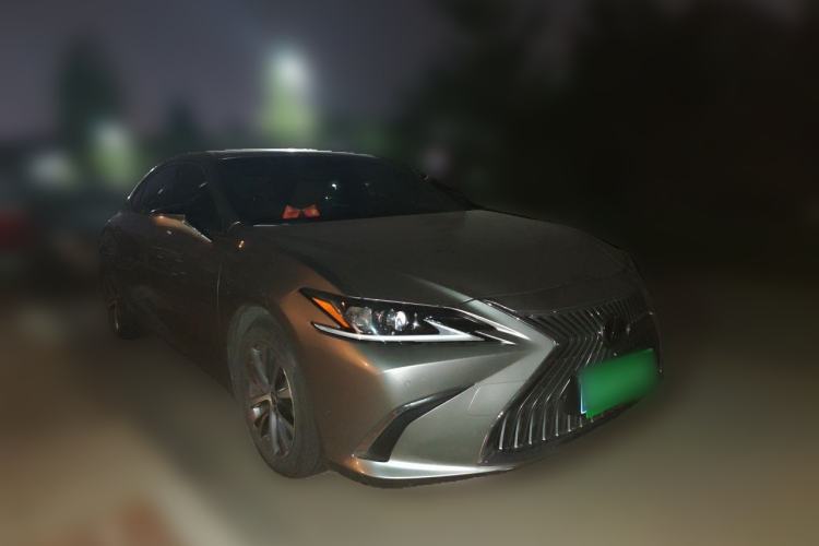 Used Lexus ES 2020 200 Excellence Edition Front Right 45 Deg