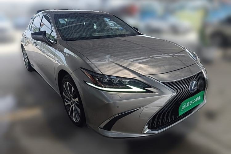 Used Lexus ES 2020 300h Premium Edition Front Right 45 Deg
