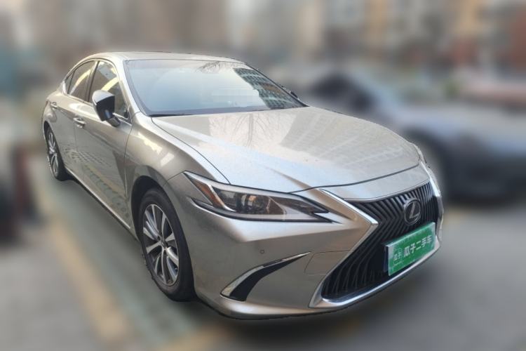 Used Lexus ES 2020 200 Excellence Edition Front Right 45 Deg