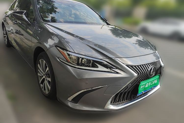 Used Lexus ES 2020 200 Excellence Edition Front Right 45 Deg