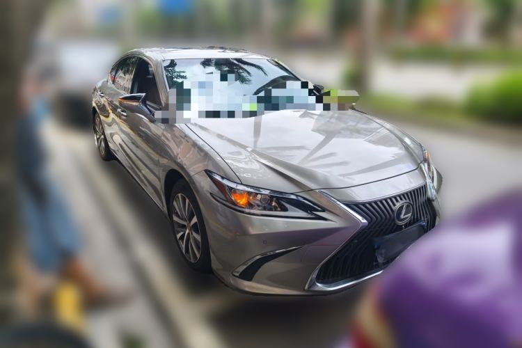 Used Lexus ES 2020 200 Excellence Edition Front Right 45 Deg