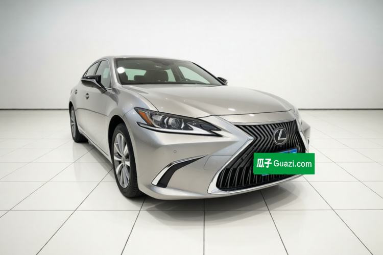 Used Lexus ES 2020 200 Excellence Edition Front Right 45 Deg