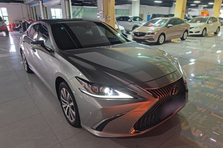 Used Lexus ES 2020 200 Excellence Edition Front Right 45 Deg