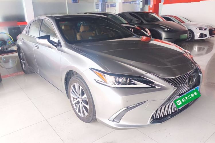 Used Lexus ES 2020 200 Excellence Edition Front Right 45 Deg
