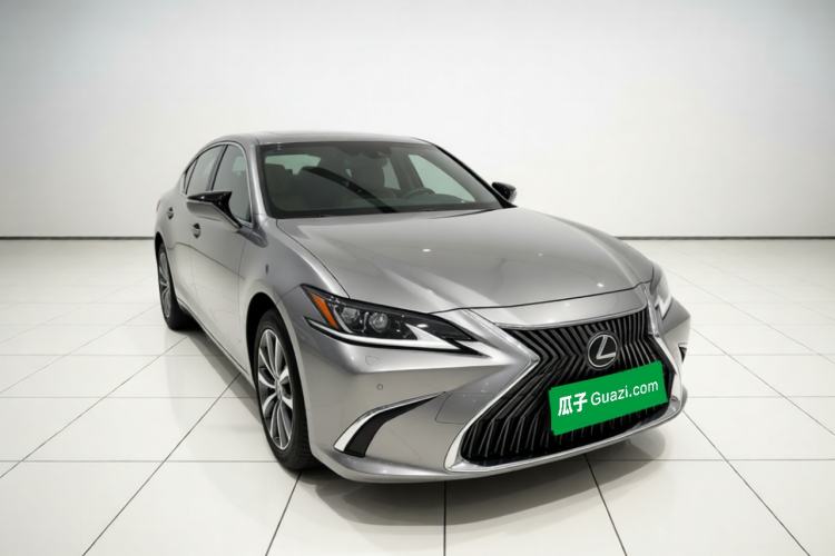 Used Lexus ES 2020 200 Luxury Edition Front Right 45 Deg