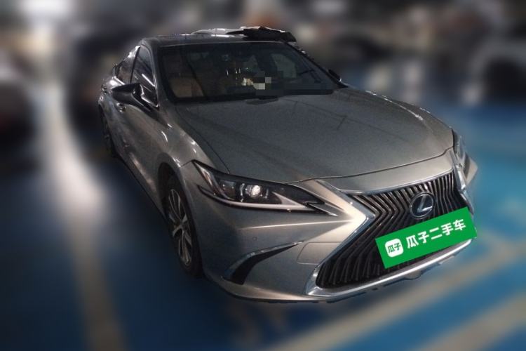 Used Lexus ES 2020 200 Luxury Edition Front Right 45 Deg