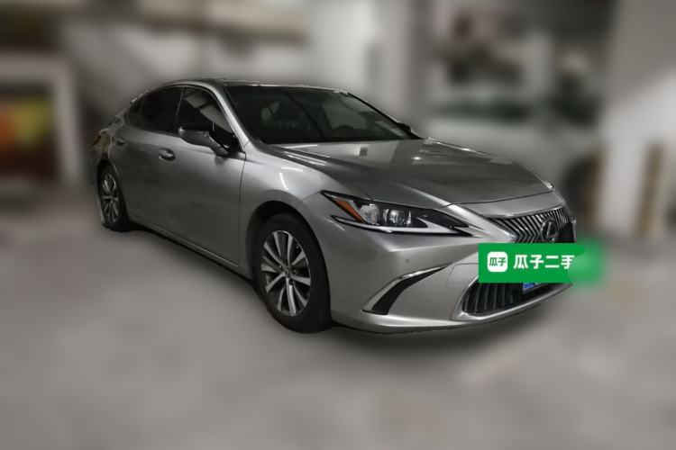 Used Lexus ES 2020 200 Excellence Edition Front Right 45 Deg