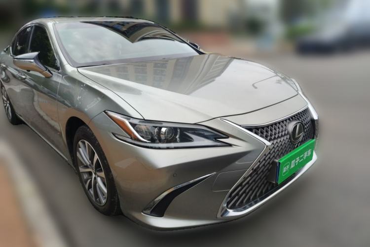 Used Lexus ES 2020 200 Excellence Edition Front Right 45 Deg