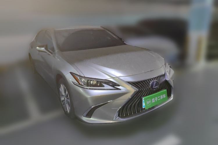 Used Lexus ES 2020 300h Premier Edition Front Right 45 Deg