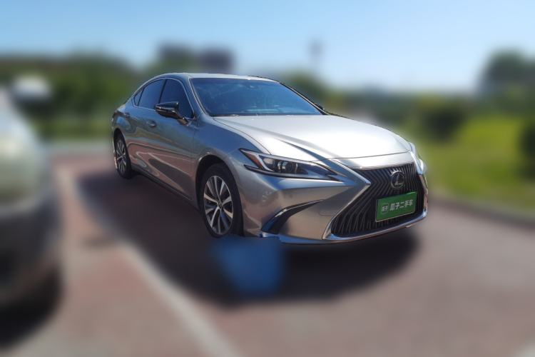 Used Lexus ES 2020 200 Excellence Edition Front Right 45 Deg