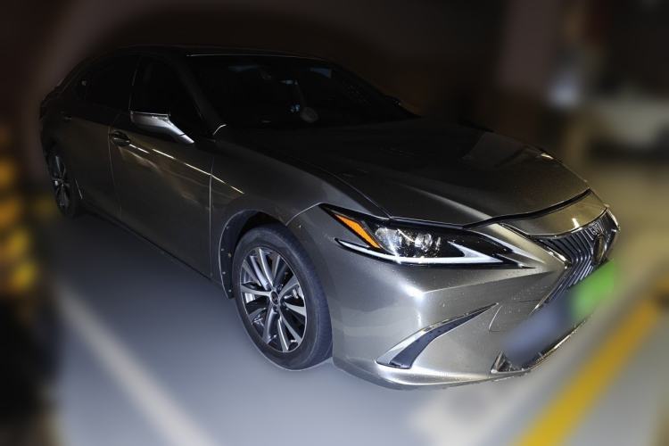 Used Lexus ES 2020 200 Excellence Edition Front Right 45 Deg