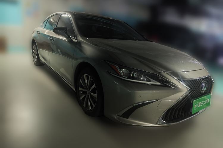 Used Lexus ES 2020 200 Excellence Edition Front Right 45 Deg