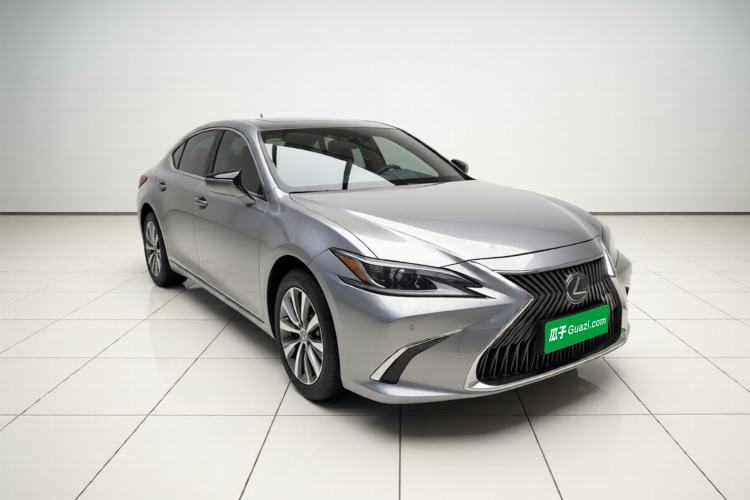 Used Lexus ES 2020 200 Excellence Edition Front Right 45 Deg