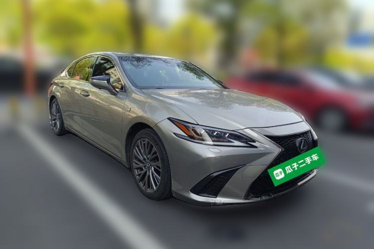 Used Lexus ES 2020 260 F SPORT Front Right 45 Deg