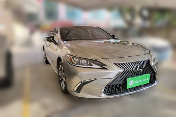 Used Lexus ES 2020 200 Excellence Edition Front Right 45 Deg